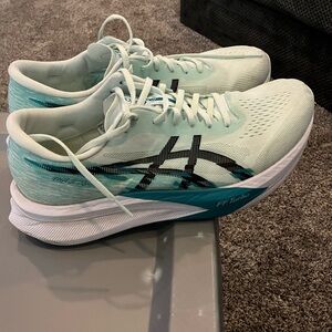 ASICS Magic Speed 4 men’s running shoes. Size 11